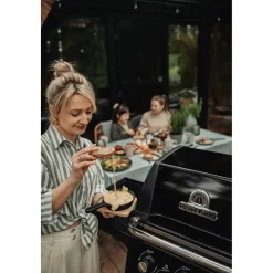 Kaasugrilli Broil King Royal 390 Shadow, 3 poltinta, sivukeitin, varraspaahdin