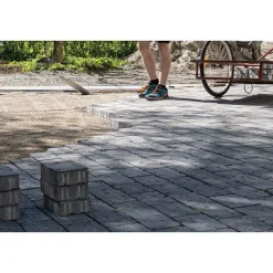 Pihakivi Rudus Kartanonupu 60 viisteetön 207x137x60 mm profiloitu antiikki musta