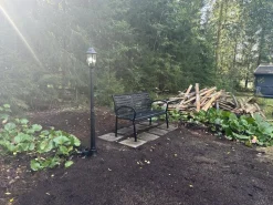 Puutarhapenkki 125 cm teräs ja puukomposiitti musta