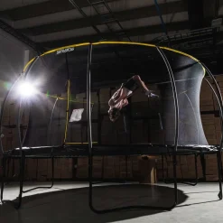 Trampoliini Stratos Ø3.66m turvaverkolla